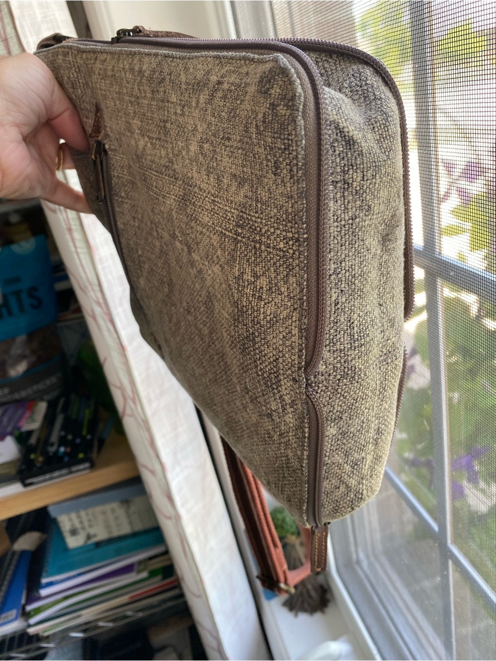 Handmade Hemp Crossbody Bucket Bag - Picture 6 of 7